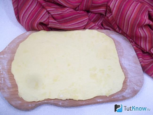 Тесто раскатано