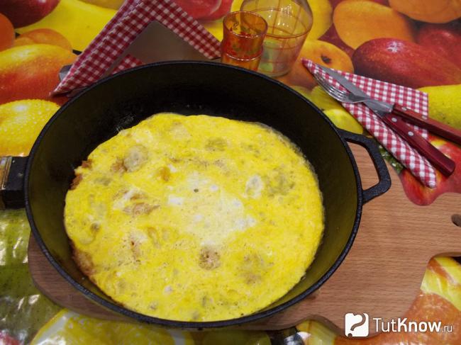 Готовый омлет с кабачковой икрой