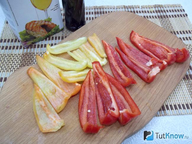 Перцы нарезаны