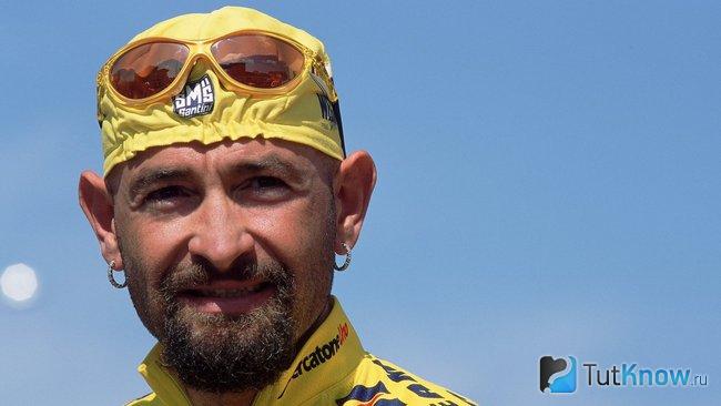 Марко Пантани на фоне неба