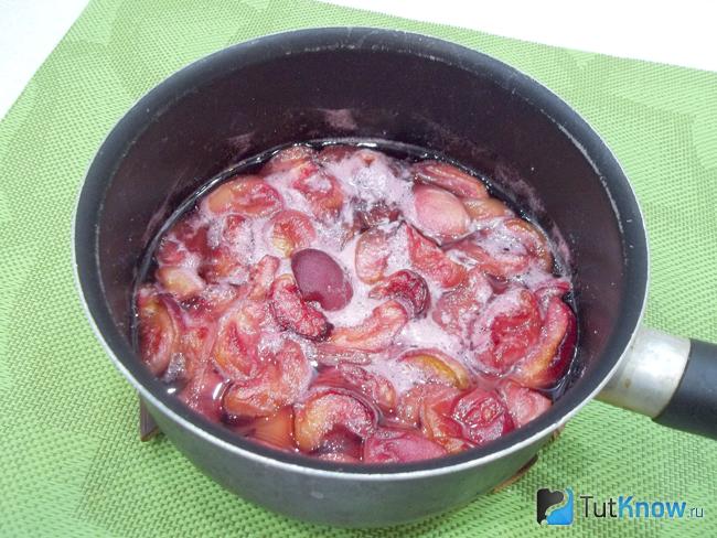 Персики сварены