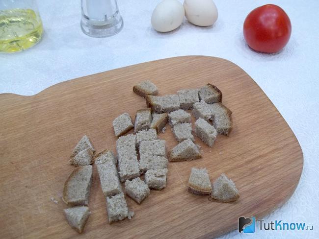 омлет с гренками рецепт на сковороде. 1504803604 3. омлет с гренками рецепт на сковороде фото. омлет с гренками рецепт на сковороде-1504803604 3. картинка омлет с гренками рецепт на сковороде. картинка 1504803604 3. 1. Хлеб нарежьте кубиками со сторонами примерно по 1,5 см. Хотя можете его нарезать брусками или соломкой. Способ нарезки не важен.