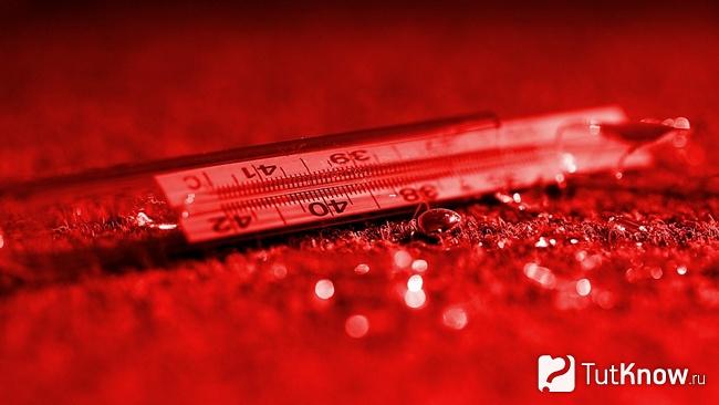 Частички ртути возле разбитого градусника