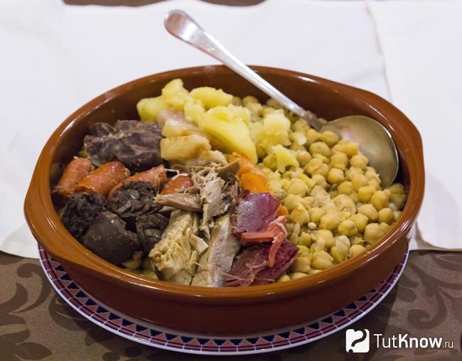 Вареные овощи и мясо