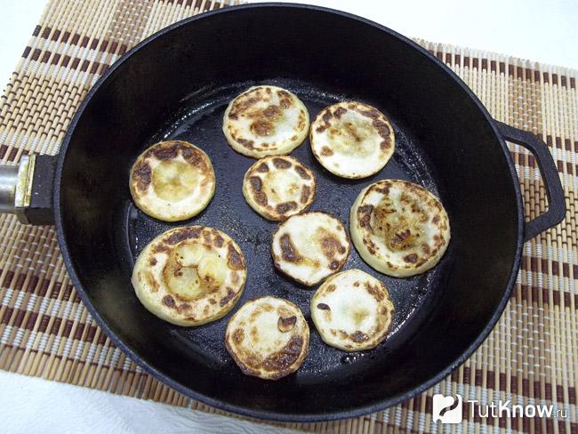 Кабачки жарятся