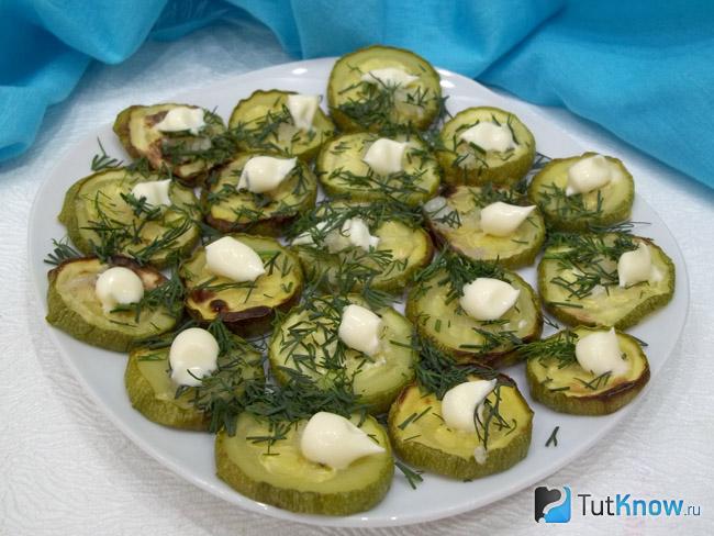 Кабачки заправлены сметаной