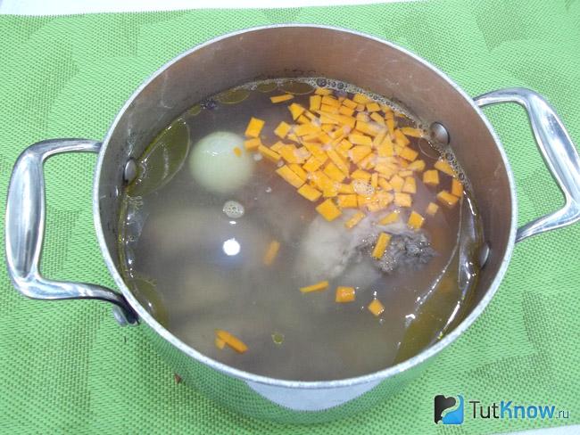 летний супчик на курином бульоне с кабачком. 1506626642 5. летний супчик на курином бульоне с кабачком фото. летний супчик на курином бульоне с кабачком-1506626642 5. картинка летний супчик на курином бульоне с кабачком. картинка 1506626642 5. Нежный суп-пюре из кабачка с чесноком. Блюдо получается очень легким, а чеснок придает блюду пикантную остринку.