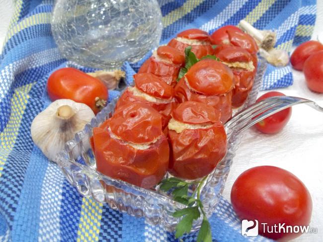 Готовые запеченные помидоры с мясом
