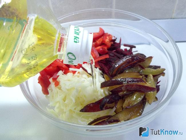 Продукты заправлены маслом