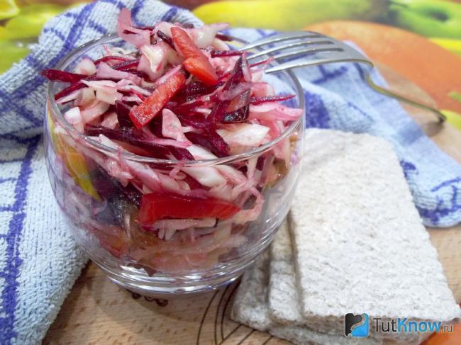 Готовый салат Щетка с капустой, свеклой и сливами