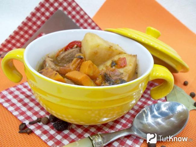 Готовое жаркое с мясом в духовке