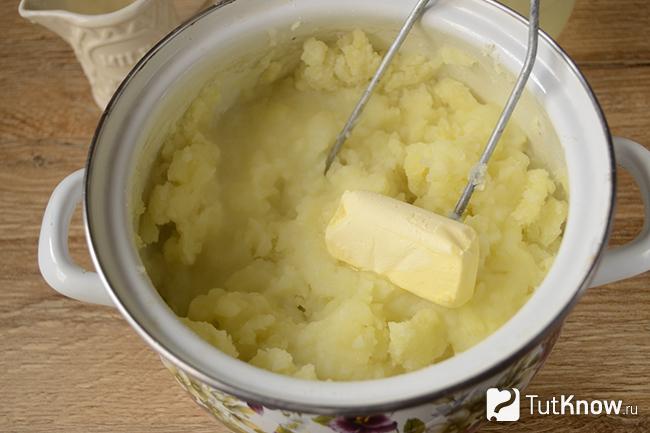Воздушное картофельное пюре с молоком и маслом