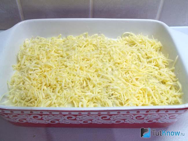 Макароны присыпаны сыром