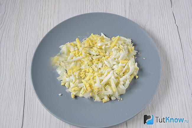 Слой натёртых яиц