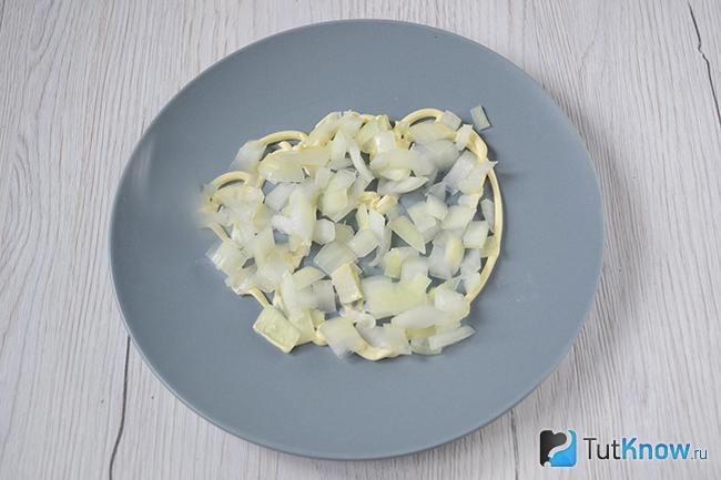Собачья лапа из лука и майонеза