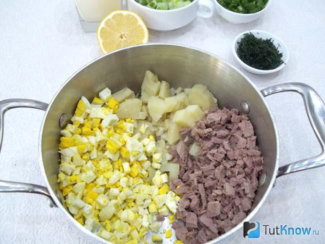 Мясо отварено и нарезано