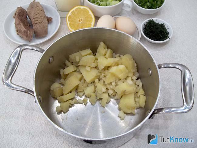 Картофель отварен и нарезан