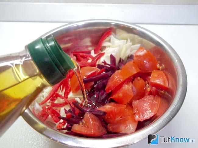 Продукты заправлены маслом