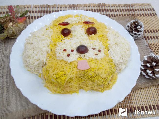 Салат украшен