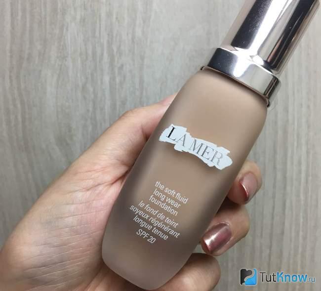 Soft fluid foundation. La mer тональный флюид свотчи. La mer SPF 20 Foundation. Тональный флюид la mer палитра. La mer Soft Fluid Foundation SPF 20.