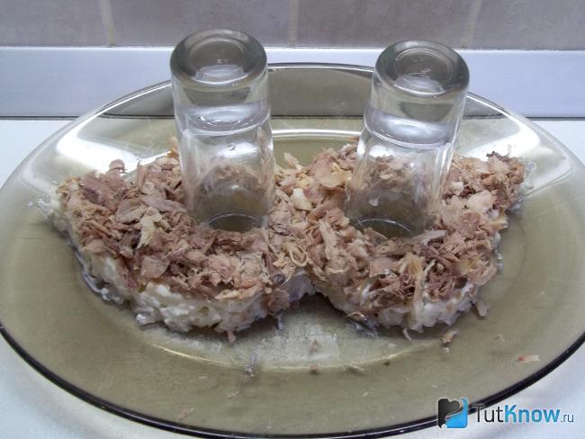 Мясо выложено в форму