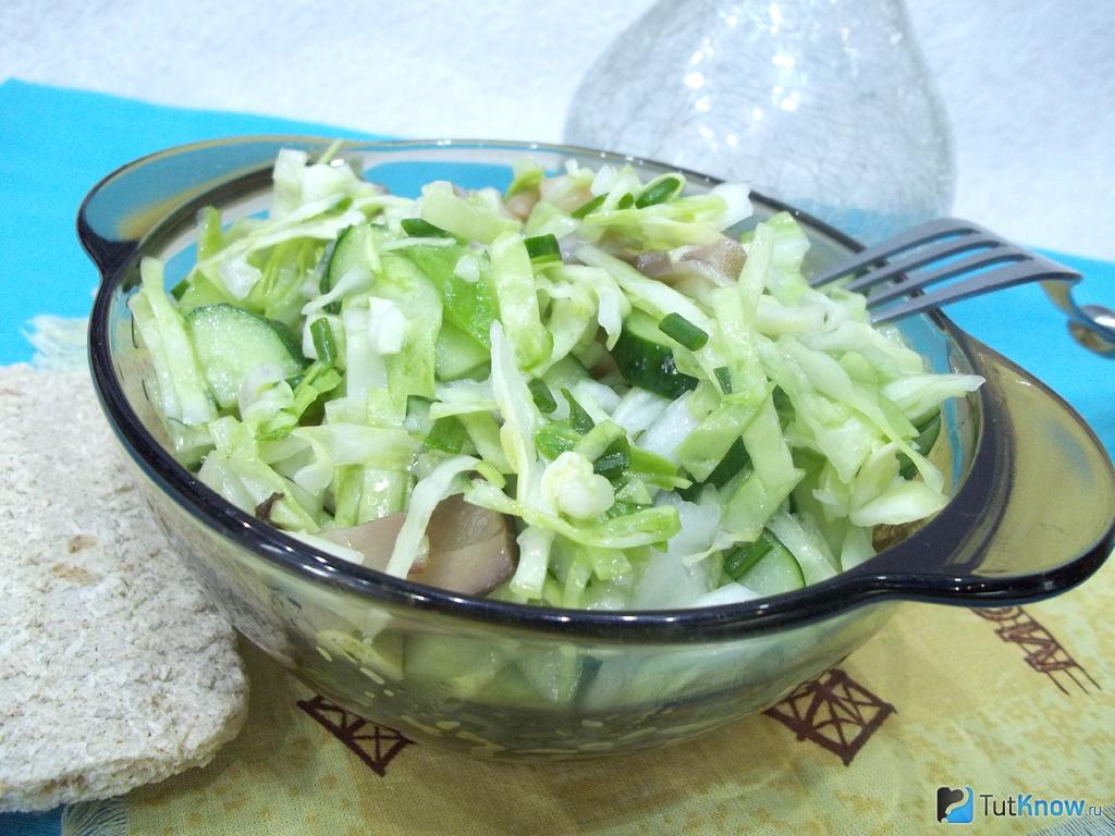 Салат из капусты и грибов