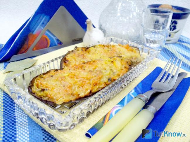 Готовые фаршированные запеченные баклажаны