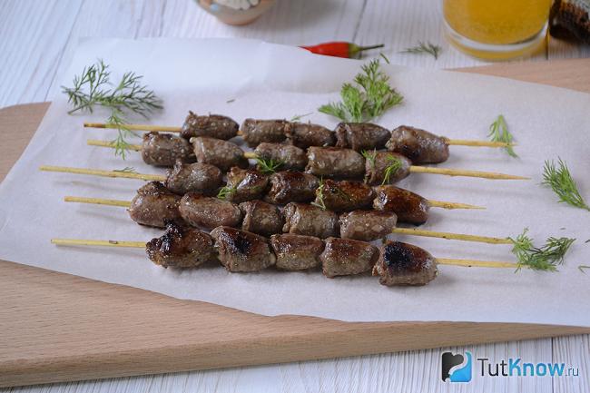 куриные сердечки на шпажках на сковороде рецепт с фото пошагово. 1511550431 5. куриные сердечки на шпажках на сковороде рецепт с фото пошагово фото. куриные сердечки на шпажках на сковороде рецепт с фото пошагово-1511550431 5. картинка куриные сердечки на шпажках на сковороде рецепт с фото пошагово. картинка 1511550431 5. А готовили Вы когда-либо шашлычок, да не простой, а из субпродуктов? Я готовлю часто и давно, все друзья и знакомые уже «подсели» на такую закуску и практически все остаются в восторге если пробуют впервые. Это блюдо очень простое, готовится буквально на раз-два, только единственное нужно время для маринования.