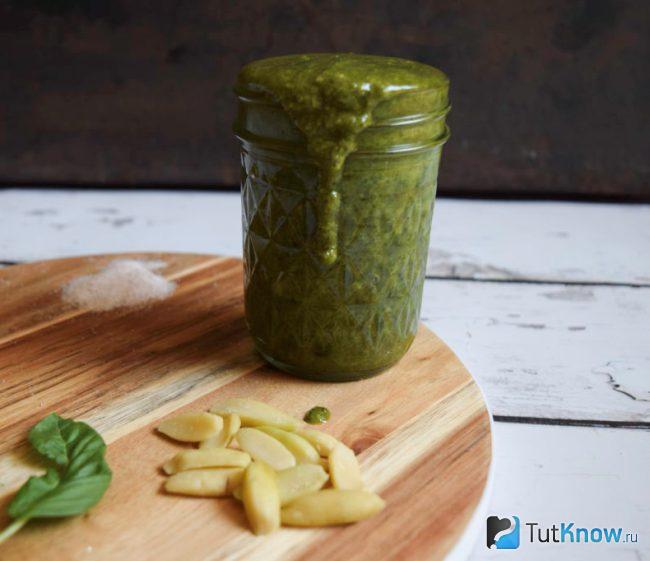 Соус песто с орехами пили