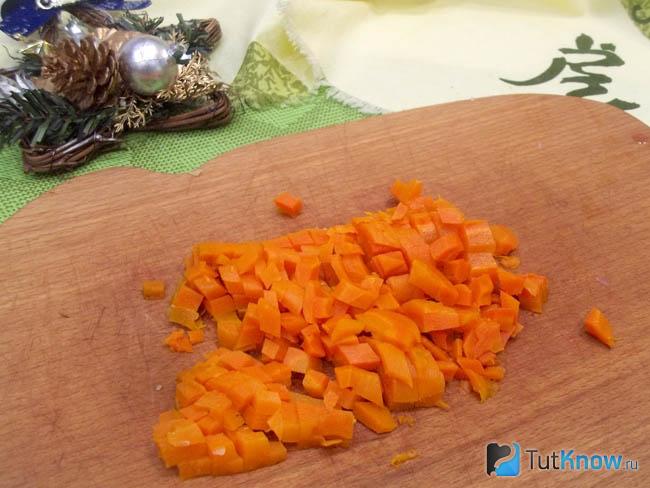 Морковь нарезана