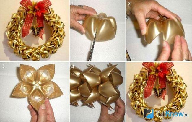 Новогоднее украшение на двери из пластиковых бутылок