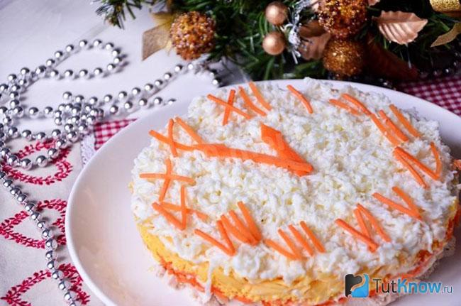 Салат в виде новогодних часов