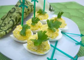 Яйца фаршированные твердым и плавленым сыром