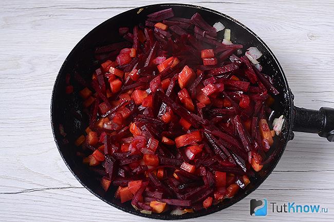 Зажарка из лука, моркови и свеклы