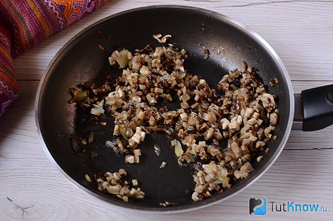 Жареные грибы с луком