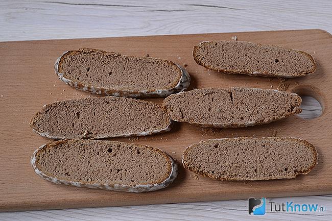 Порезанные пряники для торта