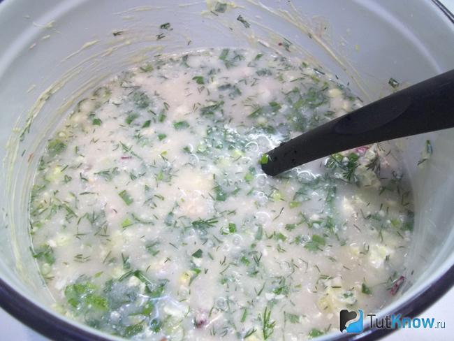 окрошка на бульоне с курицей и сметаной. 1513972251 13. окрошка на бульоне с курицей и сметаной фото. окрошка на бульоне с курицей и сметаной-1513972251 13. картинка окрошка на бульоне с курицей и сметаной. картинка 1513972251 13. В летнюю жару хочется чего-нибудь легкого, освежающего и окрошка как раз такое блюдо. Традиционно этот холодный суп готовится на квасе или сыворотке, я предпочитаю больше куриный бульон.