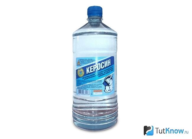 Бутылка керосина на белом фоне