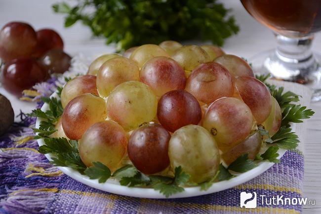 Готовый салат Тиффани с курицей и виноградом
