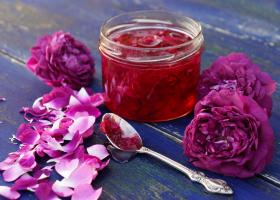 Лепестки роз — изысканный ингредиент для десертов