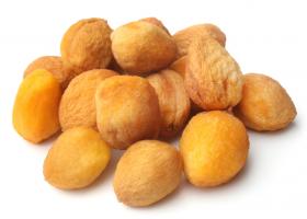 Урюк — сушеный абрикос, приготовленный на ветках дерева