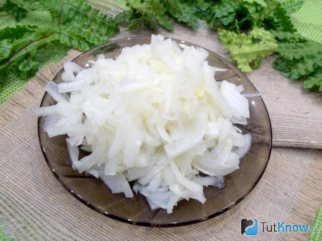 Готовый маринованный репчатый лук