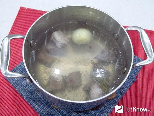 Варится бульон