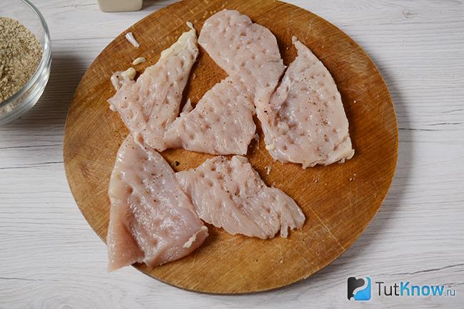 Отбитые кусочки куриного филе