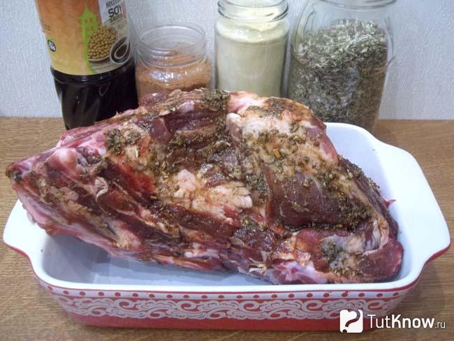 Мясо замариновано