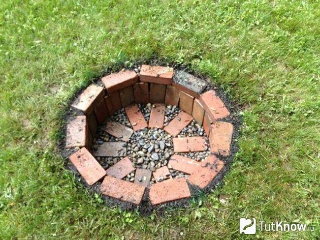 Компактный мангал из кирпичей