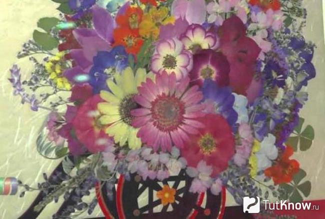 картина по технике ошибана, изображающая вазу с цветами