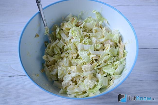 салат с пекинской капустой и блинами с курицей. Смотреть фото салат с пекинской капустой и блинами с курицей. Смотреть картинку салат с пекинской капустой и блинами с курицей. Картинка про салат с пекинской капустой и блинами с курицей. Фото салат с пекинской капустой и блинами с курицей