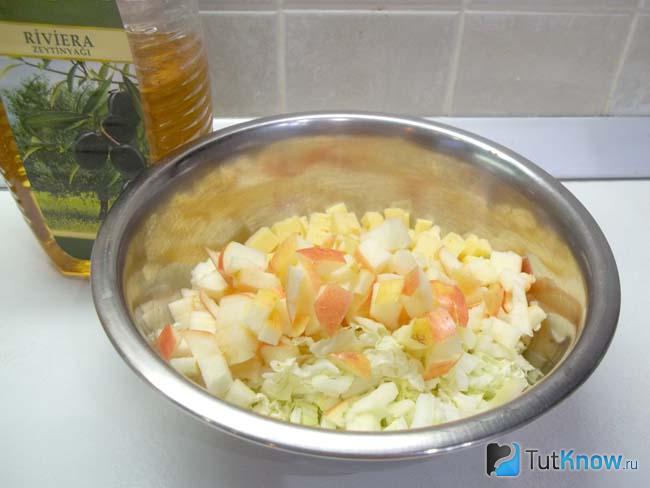 Продукты сложены в миску