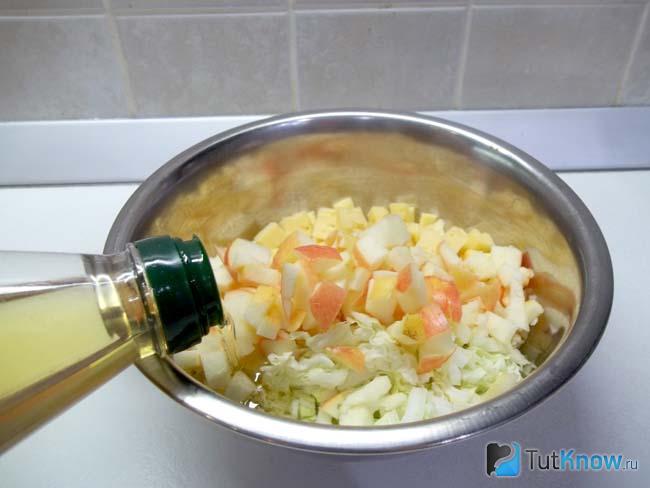 Продукты заправлены маслом